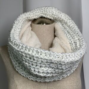 Juicy Couture Metallic Knit Faux Fur Reversible Snood Scarf White/Silver OS